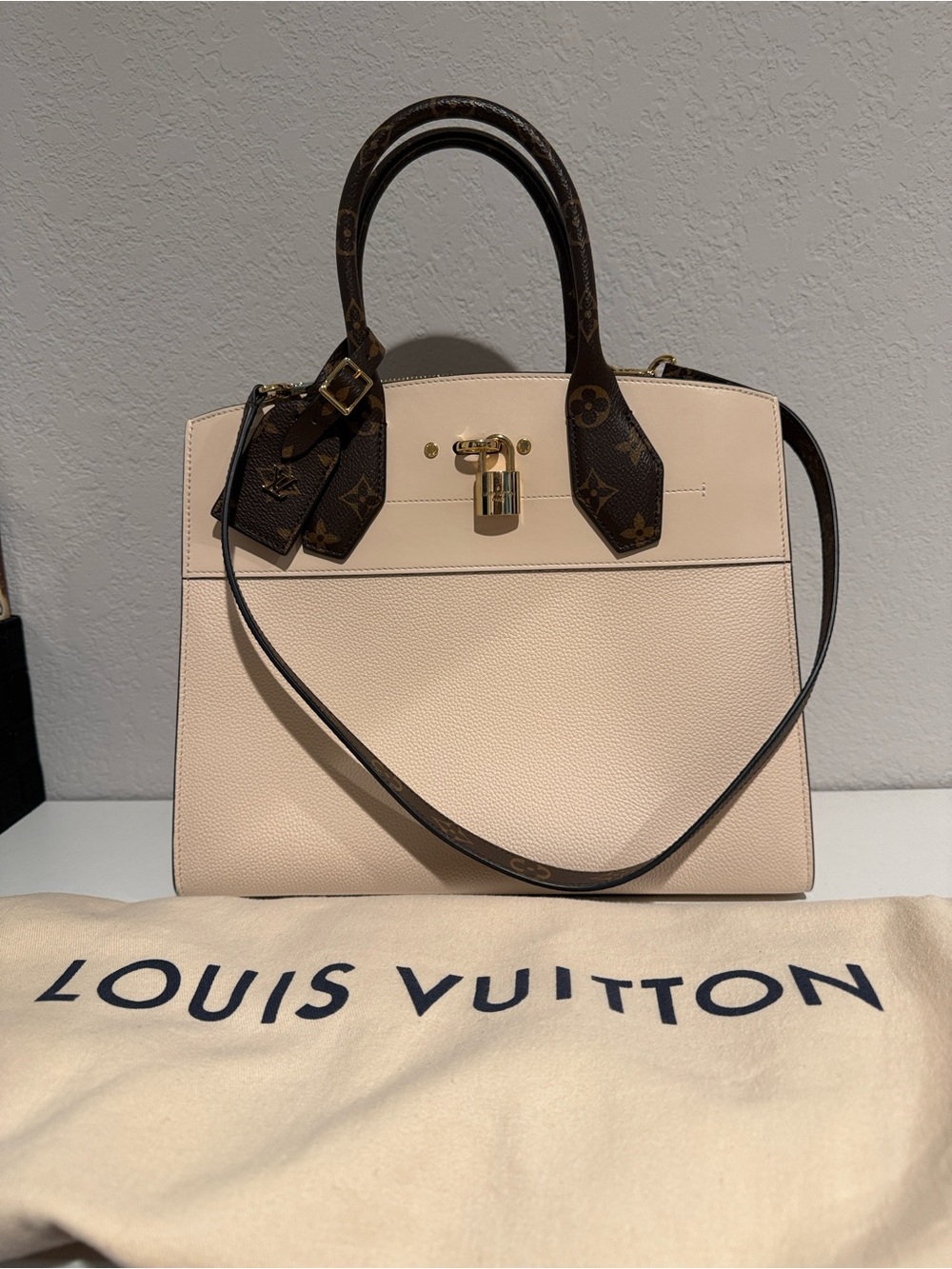 Louis Vuitton Monogram Canvas City Streamer Rare (collectors dream)